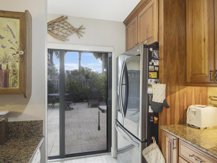 Looking for an amazing Townhouse? A must see! This townhome - photo 8