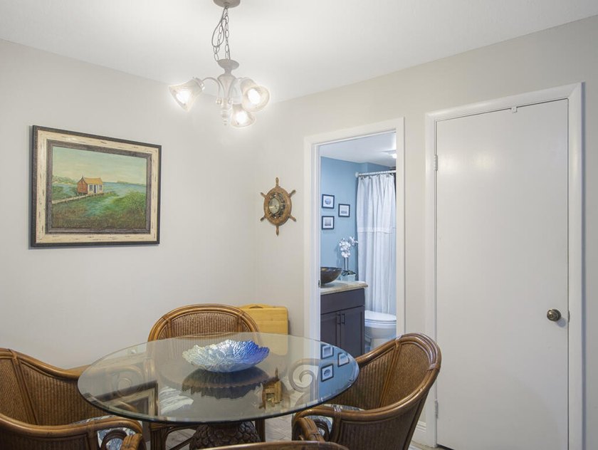 Looking for an amazing Townhouse? A must see! This townhome - photo 9