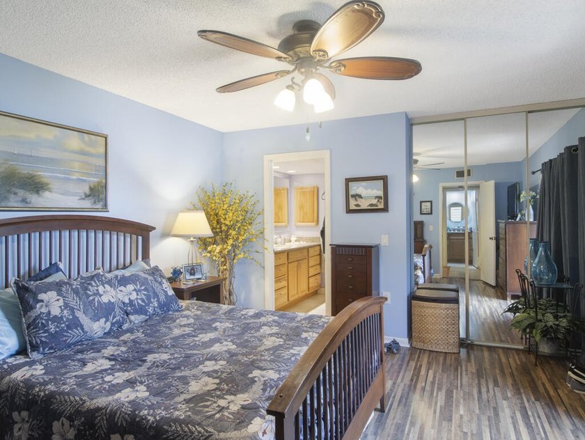 Looking for an amazing Townhouse? A must see! This townhome - photo 10