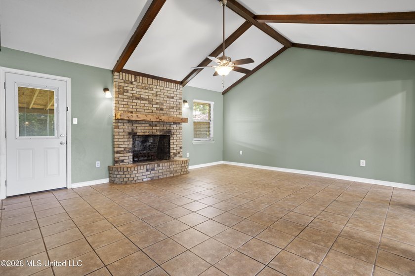 Welcome home to this beautifully updated 4-bedroom, 2-bath - photo 7
