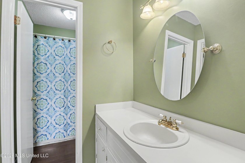 PRIME LOCATION, ENDLESS POTENTIAL! Welcome to this 2-bedroom - photo 10