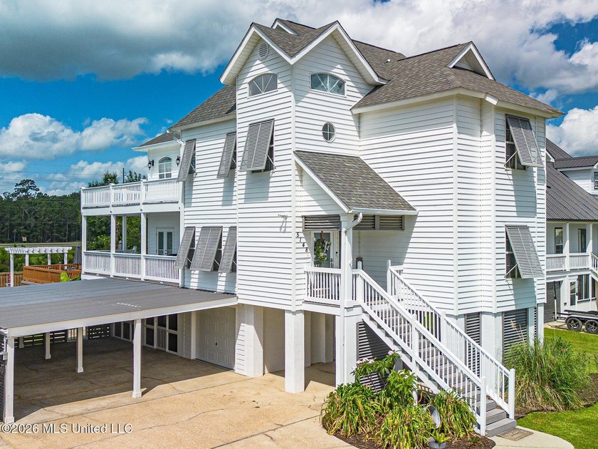 Looking for the ultimate Dream home with water access, luxury of - photo 2