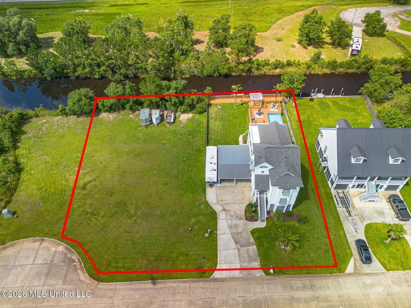 Looking for the ultimate Dream home with water access, luxury of - photo 3