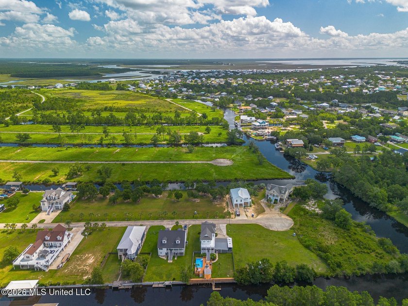 Looking for the ultimate Dream home with water access, luxury of - photo 4