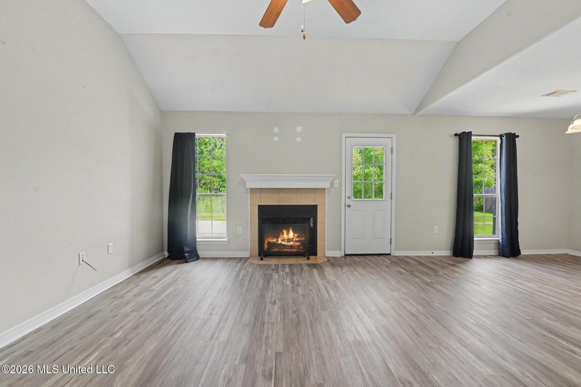Your search is OVER! This compact home in charming &amp; convenient - photo 3