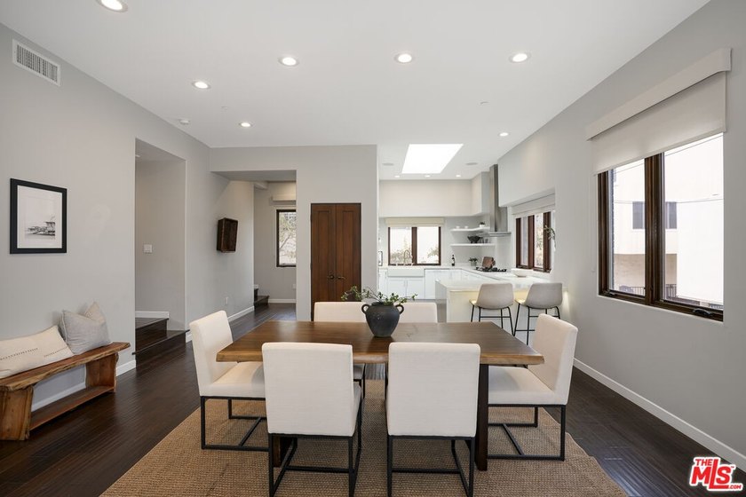 Welcome home to your North Santa Monica retreat, a rare - photo 4