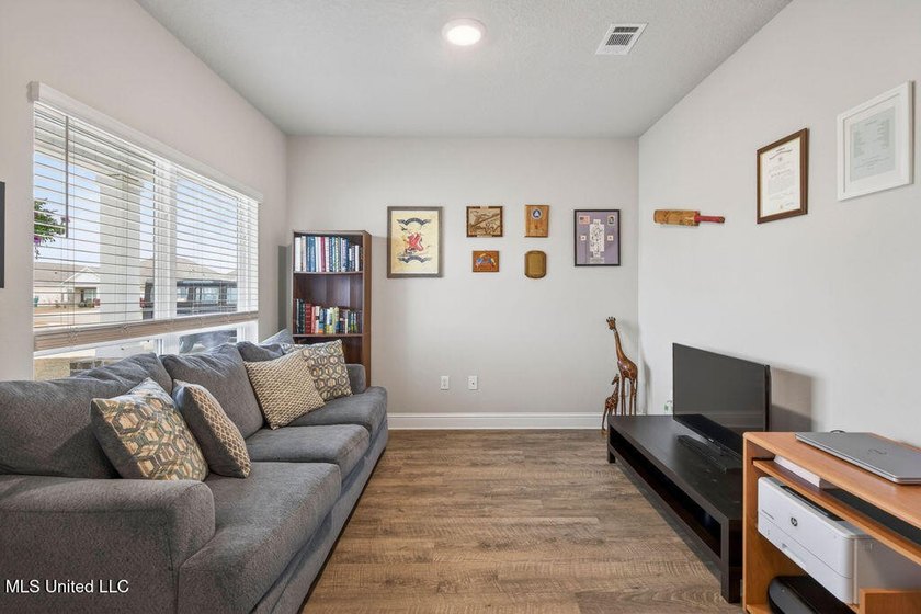 Welcome to 1052 Whimbrel Court in beautiful Ocean Springs. This - photo 6