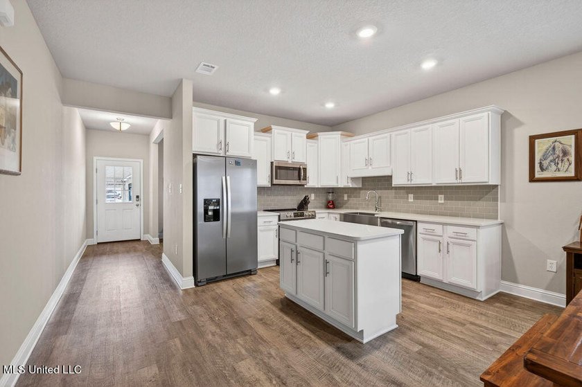 Welcome to 1052 Whimbrel Court in beautiful Ocean Springs. This - photo 9