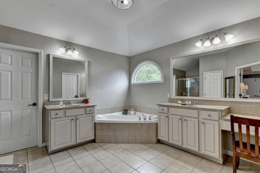 Discover your dream home in Hampton Golf Village! This stunning - photo 16