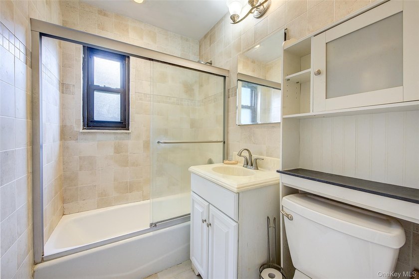 Welcome to this spacious 3-bedroom, 1-bath lower-level corner - photo 17