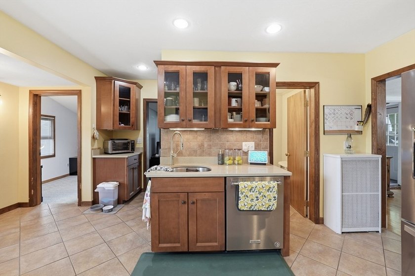 Spacious 3-bedroom, 1.5-bath home offering comfort, character - photo 17