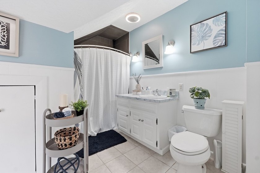 Spacious 3-bedroom, 1.5-bath home offering comfort, character - photo 26