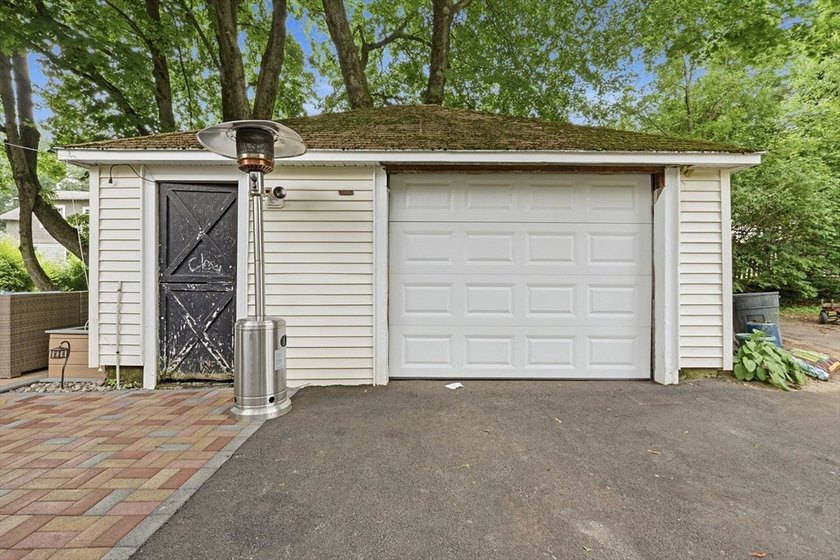 Spacious 3-bedroom, 1.5-bath home offering comfort, character - photo 39
