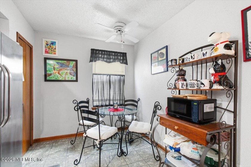 Welcome home to this well-maintained, single-story home offering - photo 8