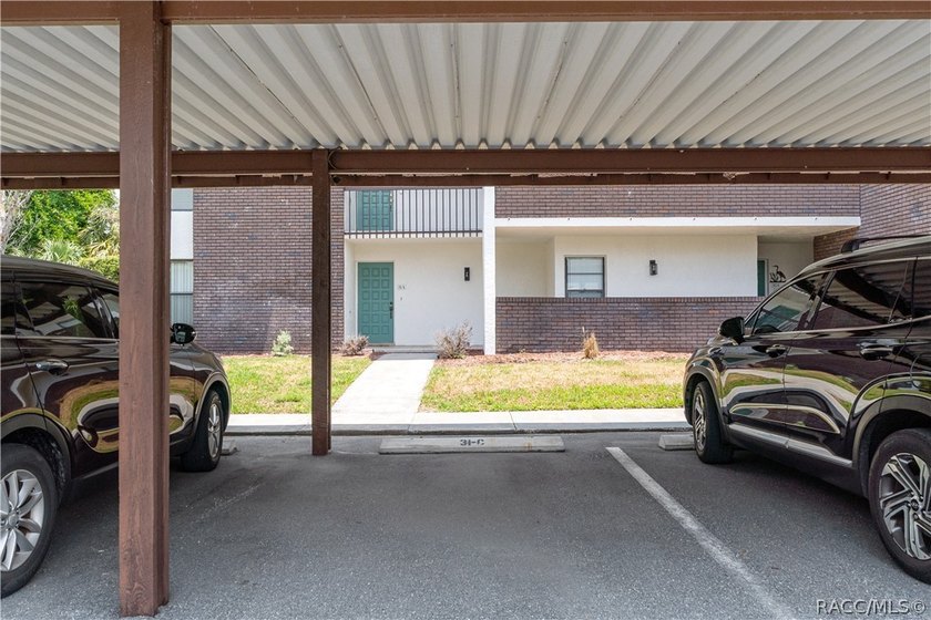 Maintenance Free Living! HOA includes Wi-Fi, basic cable, water - photo 4