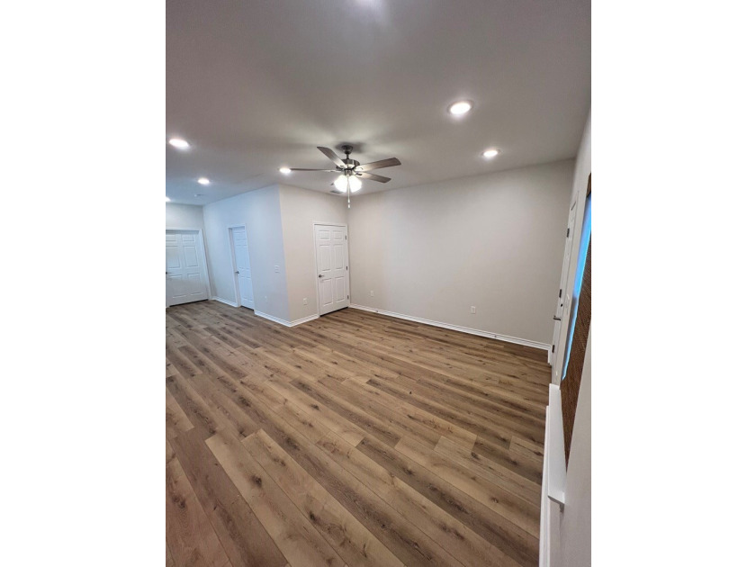 Beautiful 2022-Built Townhome in Gated community. This - photo 3