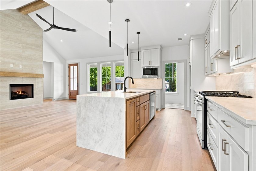 Discover elevated living in this beautifully crafted 2-bedroom - photo 6