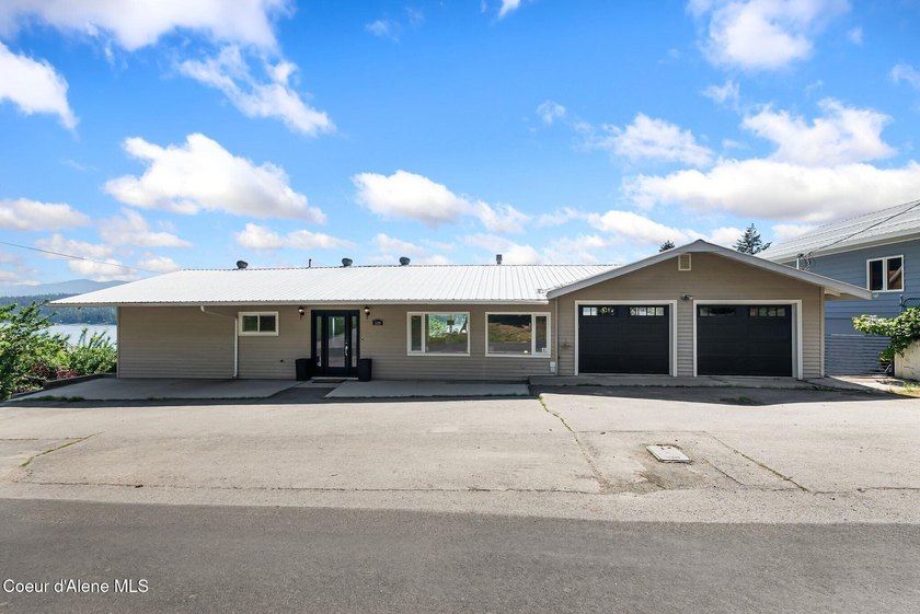 Nestled in the scenic hills of Hope, Idaho, this beautifully - photo 11