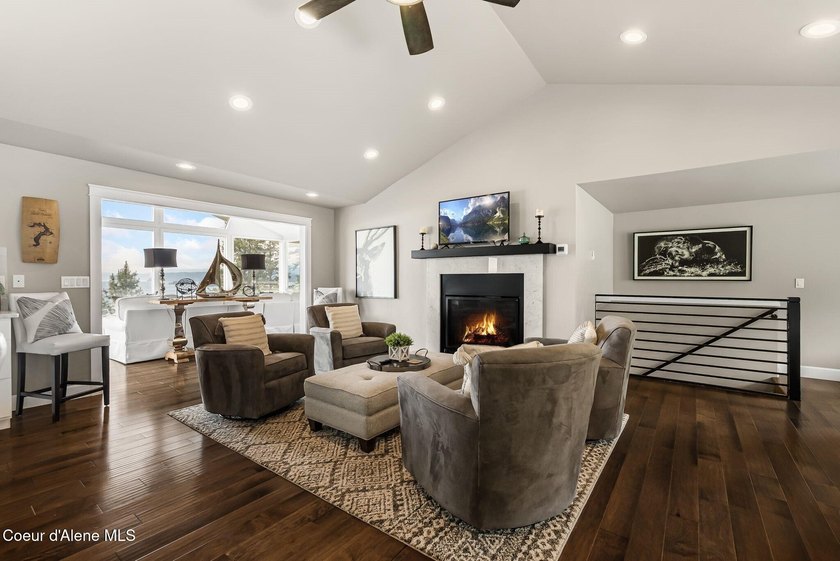 Nestled in the scenic hills of Hope, Idaho, this beautifully - photo 15
