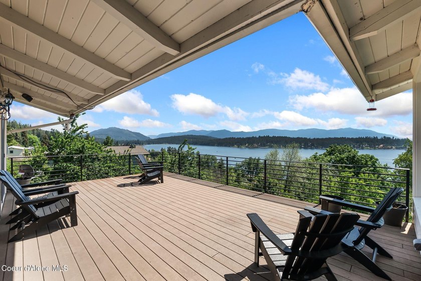 Nestled in the scenic hills of Hope, Idaho, this beautifully - photo 23