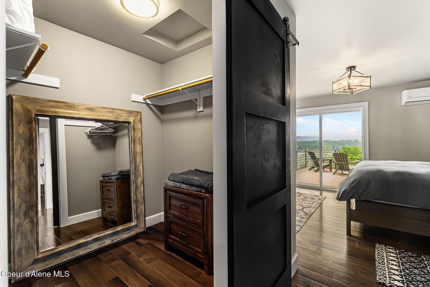 Nestled in the scenic hills of Hope, Idaho, this beautifully - photo 24