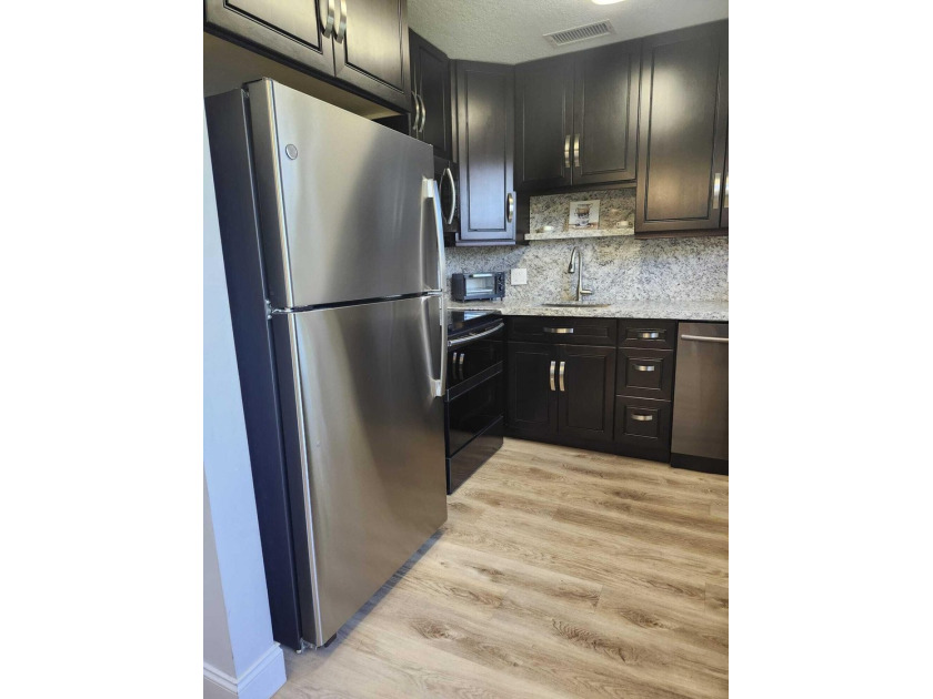 UPDATED! UPDATED! UPDATED! NEWLY RENOVATED CORNER UNIT ON THE - photo 10