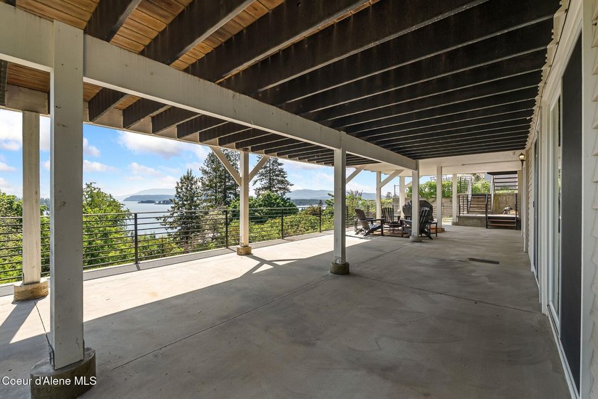Nestled in the scenic hills of Hope, Idaho, this beautifully - photo 47