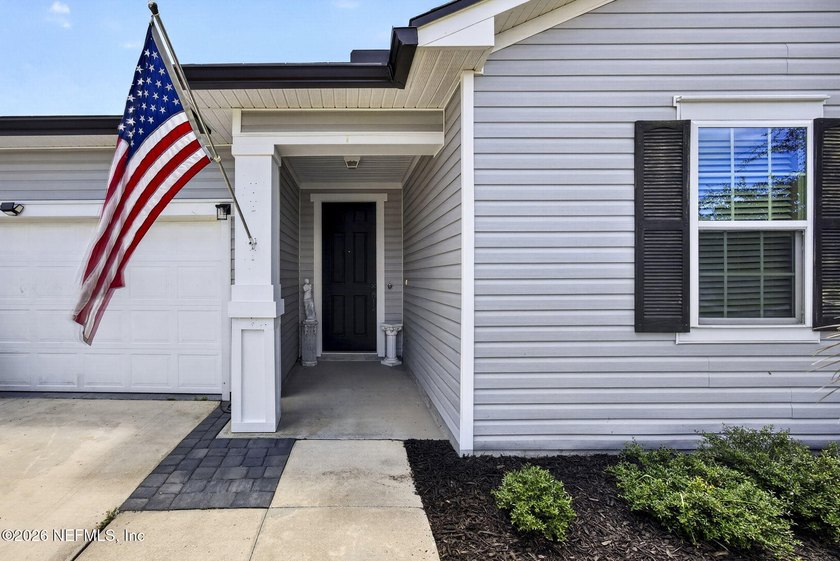 Welcome to your like-new oasis! Built with modern living in mind - photo 2