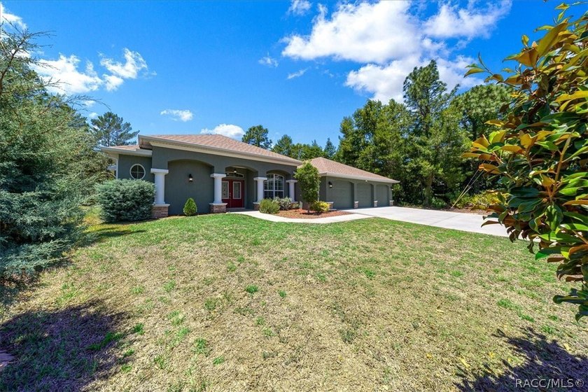 Perfectly positioned in the highly desirable Oak Village section - photo 2