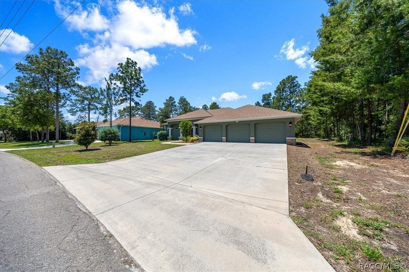 Perfectly positioned in the highly desirable Oak Village section - photo 3
