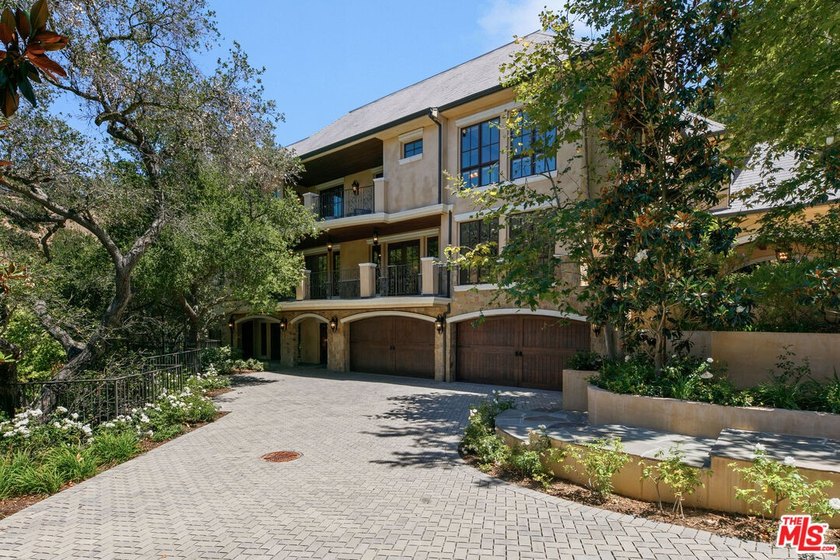 Welcome to Villa Oeste. Beyond private gates on nearly two acres - photo 4