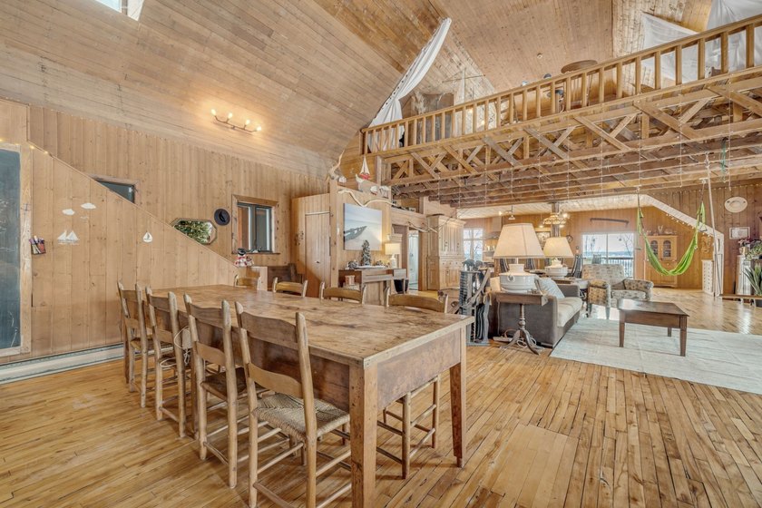 At 292 Cote Sainte-Anne, the cliffside becomes a natural balcony - photo 6
