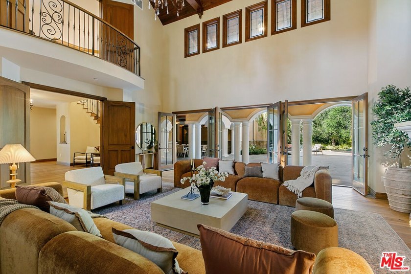 Welcome to Villa Oeste. Beyond private gates on nearly two acres - photo 8