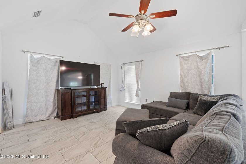 Bring your vision and transform this 3BR/2BA farmhouse-style - photo 2