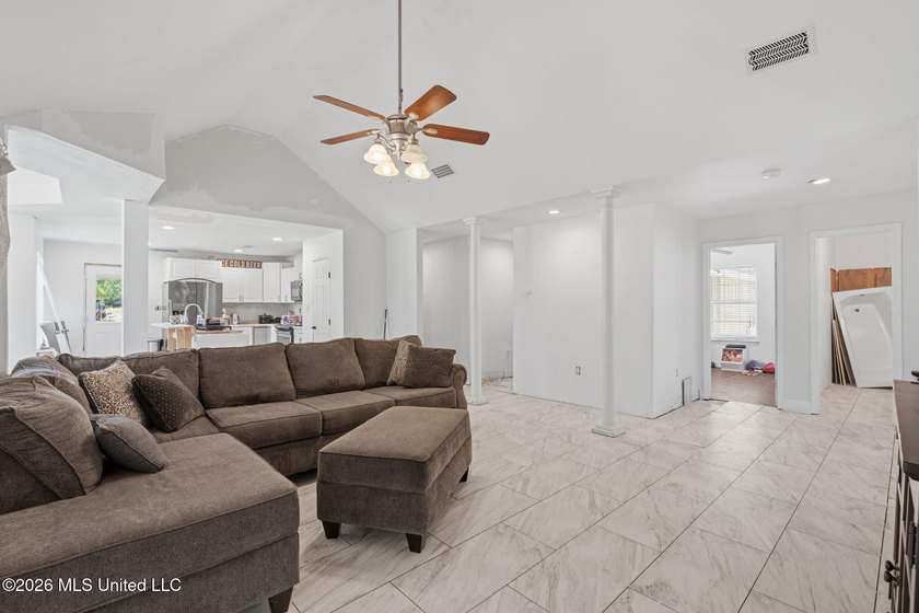 Bring your vision and transform this 3BR/2BA farmhouse-style - photo 4