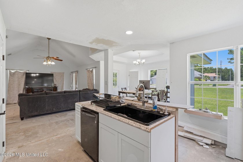 Bring your vision and transform this 3BR/2BA farmhouse-style - photo 6