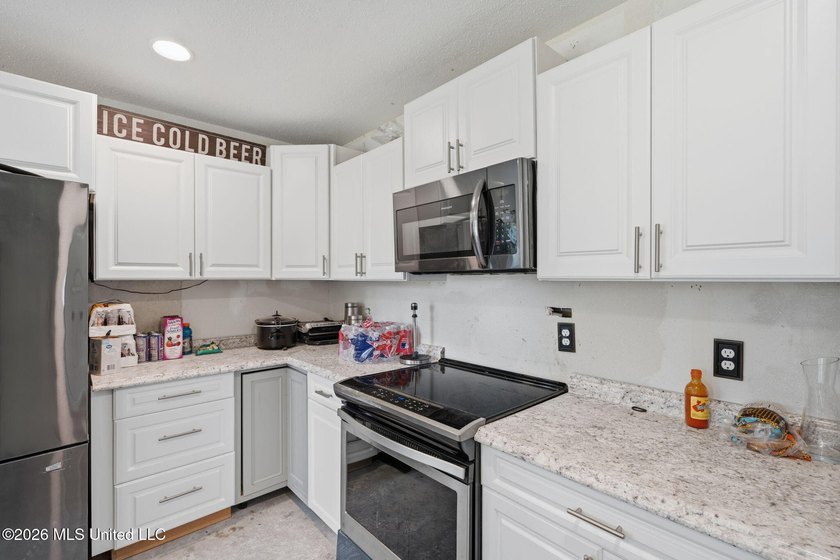 Bring your vision and transform this 3BR/2BA farmhouse-style - photo 8