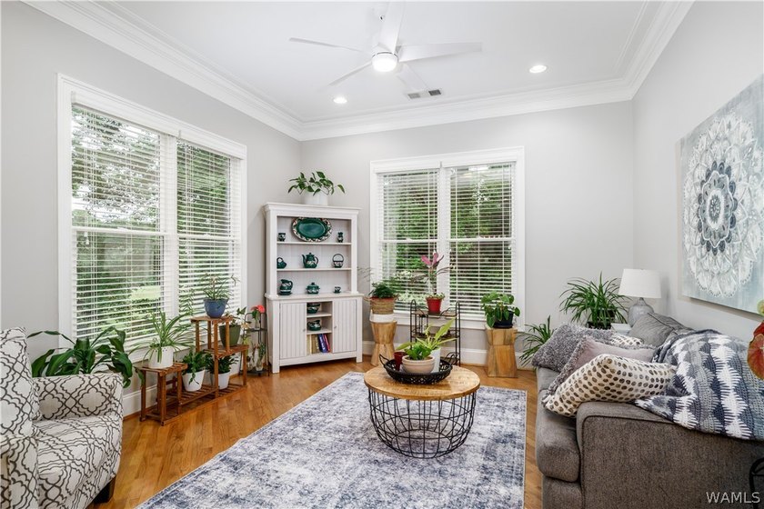Stunning home located on the golf course in the highly desirable - photo 20