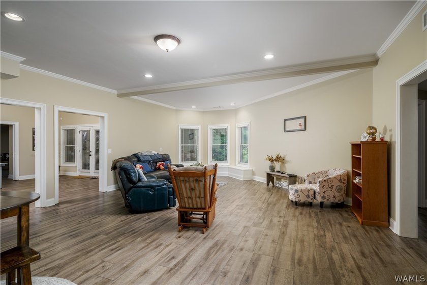 Stunning home located on the golf course in the highly desirable - photo 36