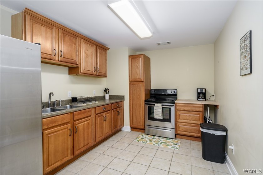 Stunning home located on the golf course in the highly desirable - photo 38