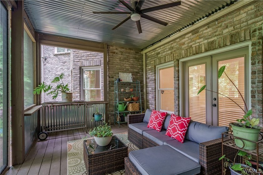 Stunning home located on the golf course in the highly desirable - photo 49