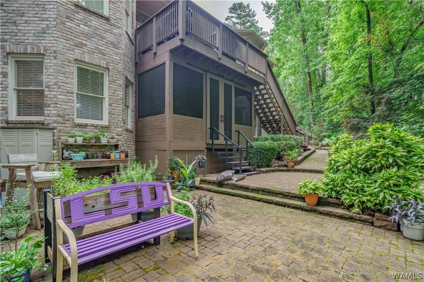 Stunning home located on the golf course in the highly desirable - photo 50
