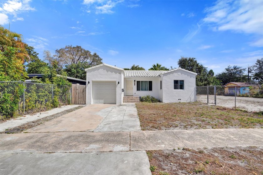 Bright, newly renovated 2-bed, 1-bath home plus versatile den in - photo 5