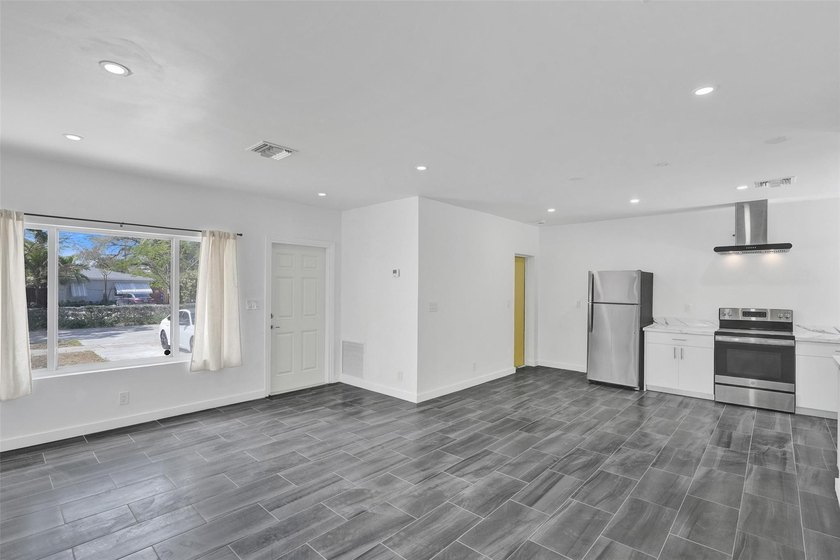 Bright, newly renovated 2-bed, 1-bath home plus versatile den in - photo 10