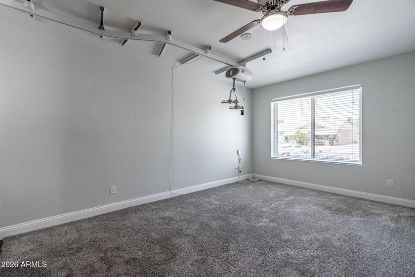 Beautifully maintained 2 bedroom, 2 bathroom home thoughtfully - photo 8