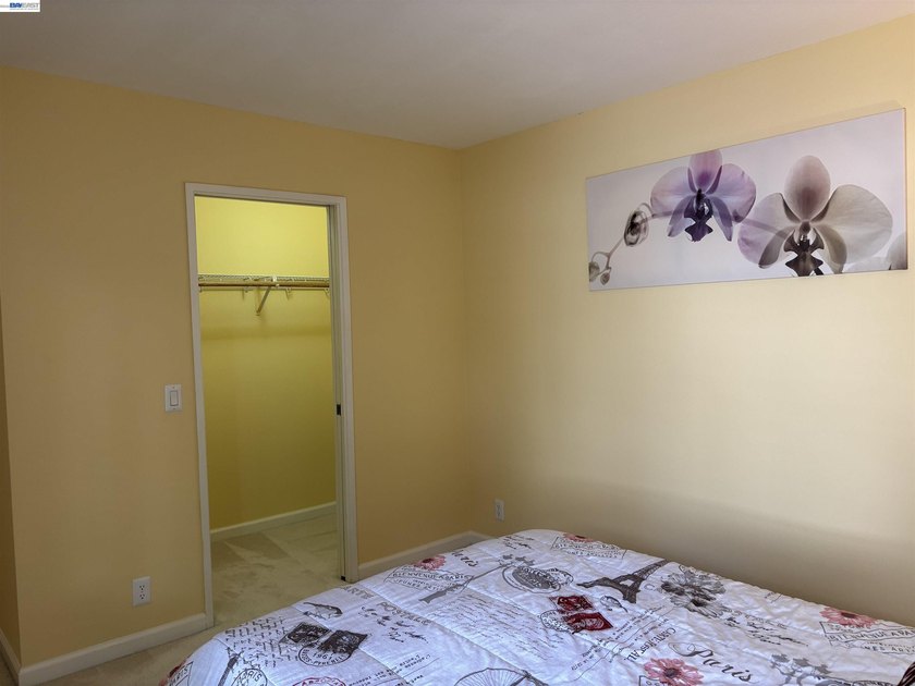 Charming upper-floor condo located in the desirable gated - photo 14