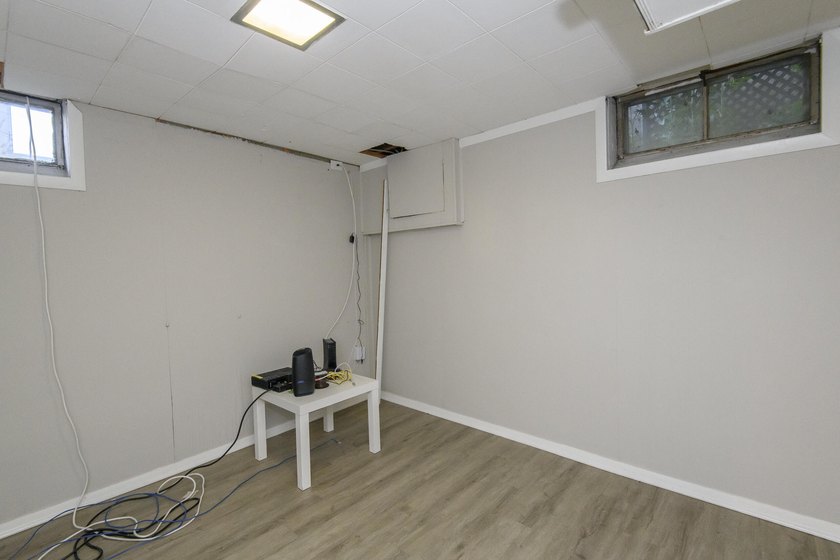 Move right into this well-maintained 2-bedroom, 1-bath Milwaukee - photo 14