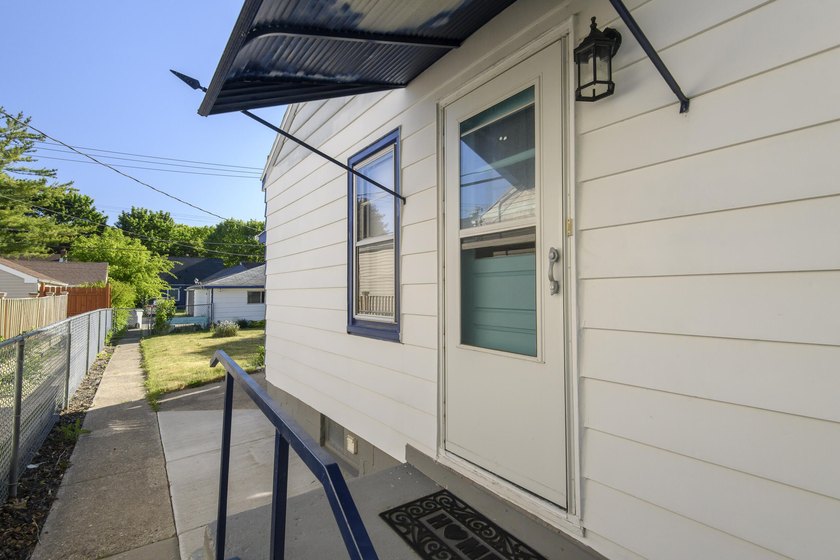 Move right into this well-maintained 2-bedroom, 1-bath Milwaukee - photo 15