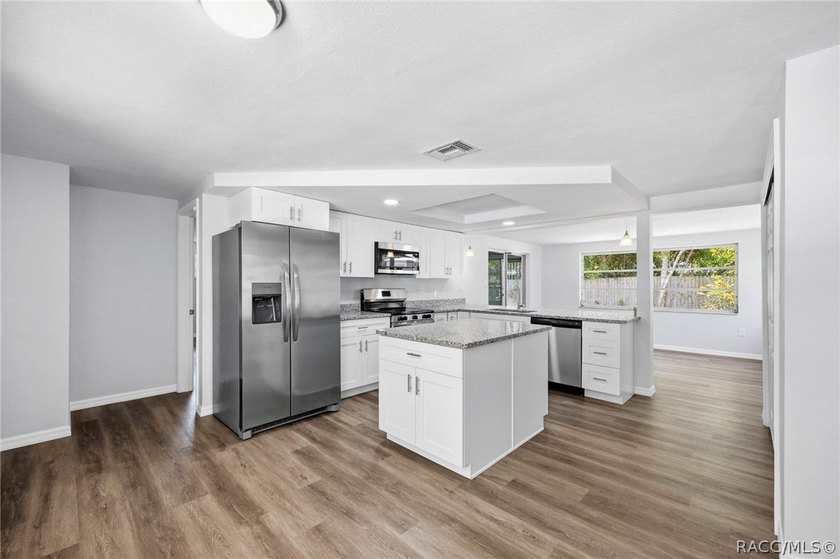 Make sure to check out the Virtual Tour for a 3D Model w/ - photo 2
