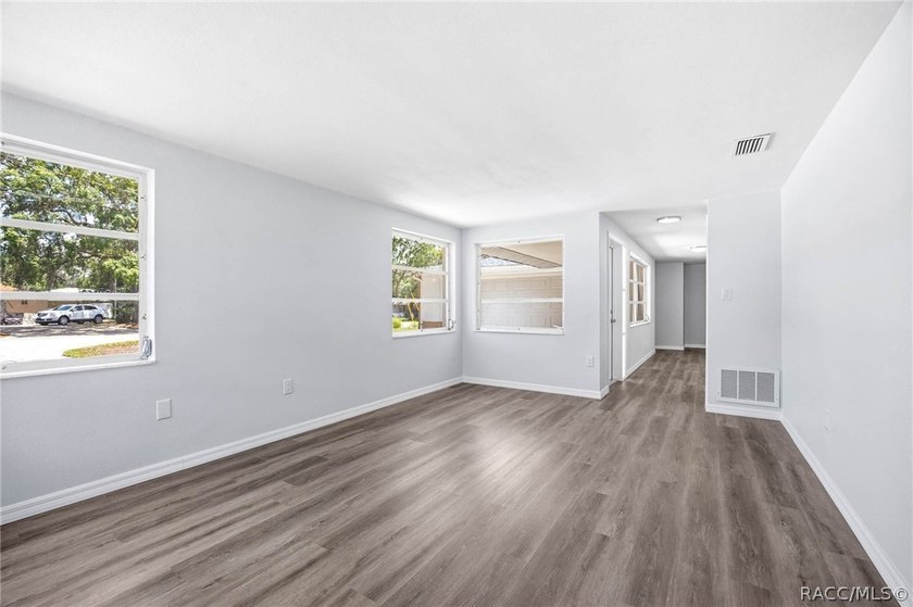 Make sure to check out the Virtual Tour for a 3D Model w/ - photo 8